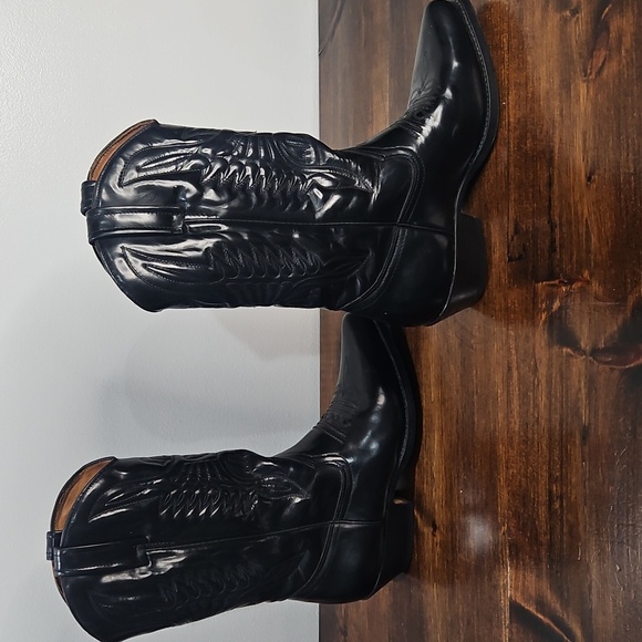 Elegant Black Western Boots - Picture 3 of 16